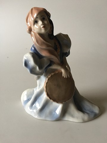 Royal Copenhagen Figurine - The Little Gypsy Girl No. 548
