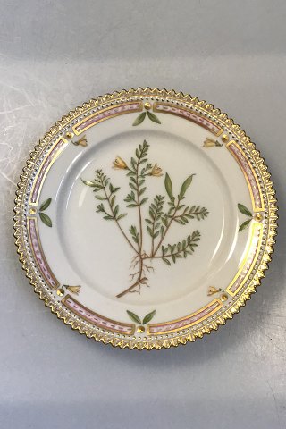 Royal Copenhagen Flora Danica Cake Plate No 20/3552
