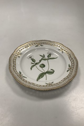 Royal Copenhagen Flora Danica Plate with pierced border No 20/3553