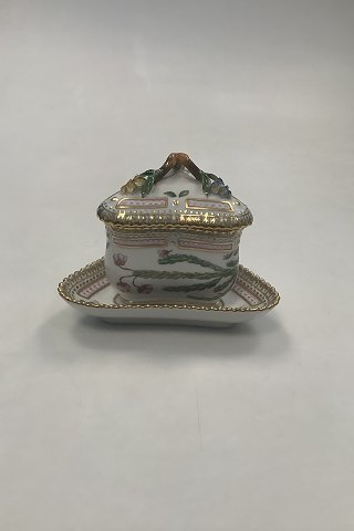 Royal Copenhagen Flora Danica triangular creme cup No 259  or No 3515