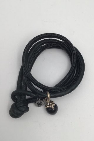 Ole Lynggaard Bracelet with Sweet Drop 18K Gold Onyx Diamond Pendant