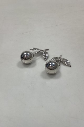 Georg Valdemar Nielsen Flower-shaped Silver salt and pepper set
