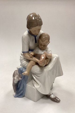 Bing and Grøndahl Figurine - Mother and Child with Cat No. 1829