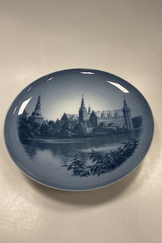 Giant Royal Copenhagen Commemorative Plate with Frederiksborg Castle No. 227 / 5285